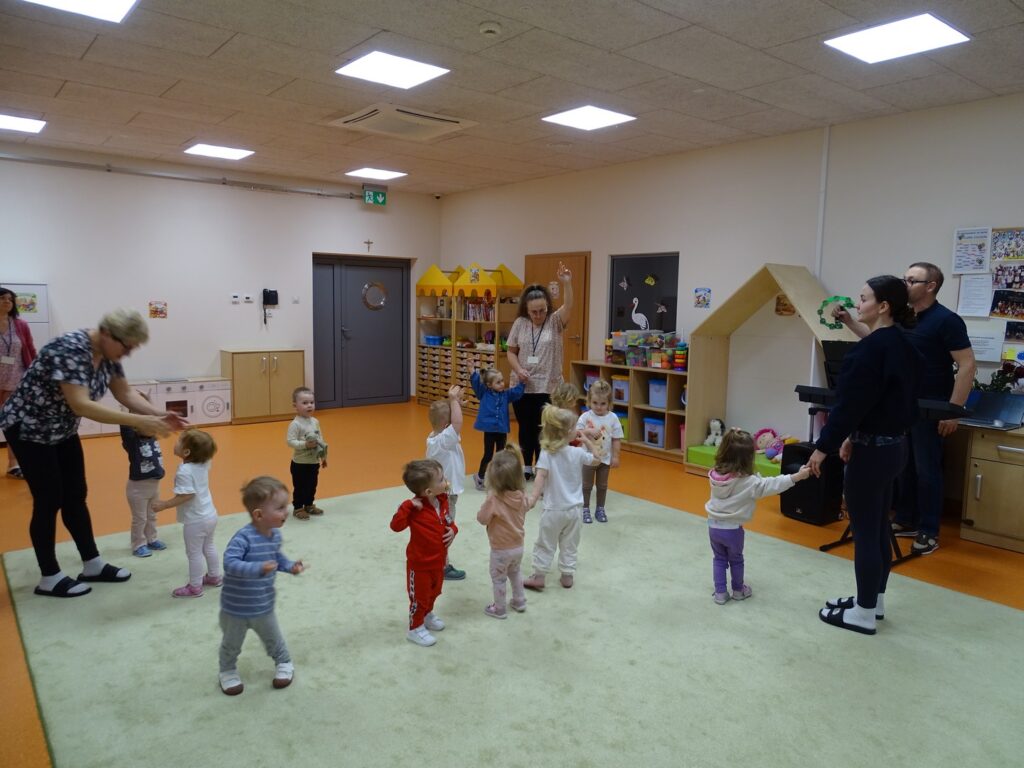 Wspólne zabawy na rytmice