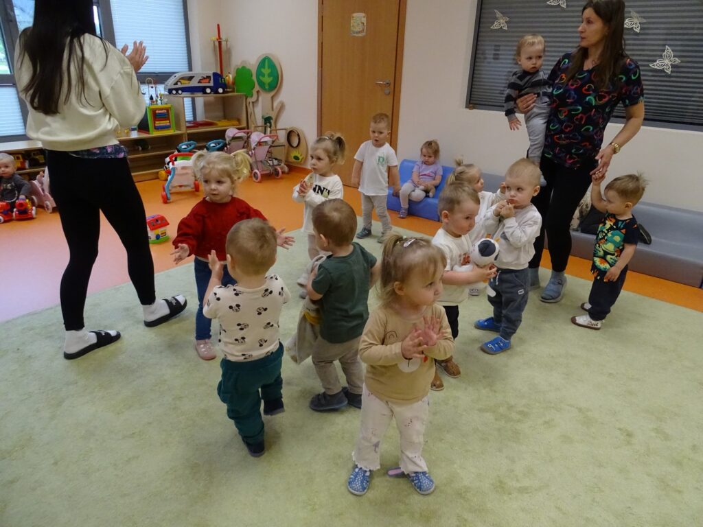 Wspólne zabawy na rytmice
