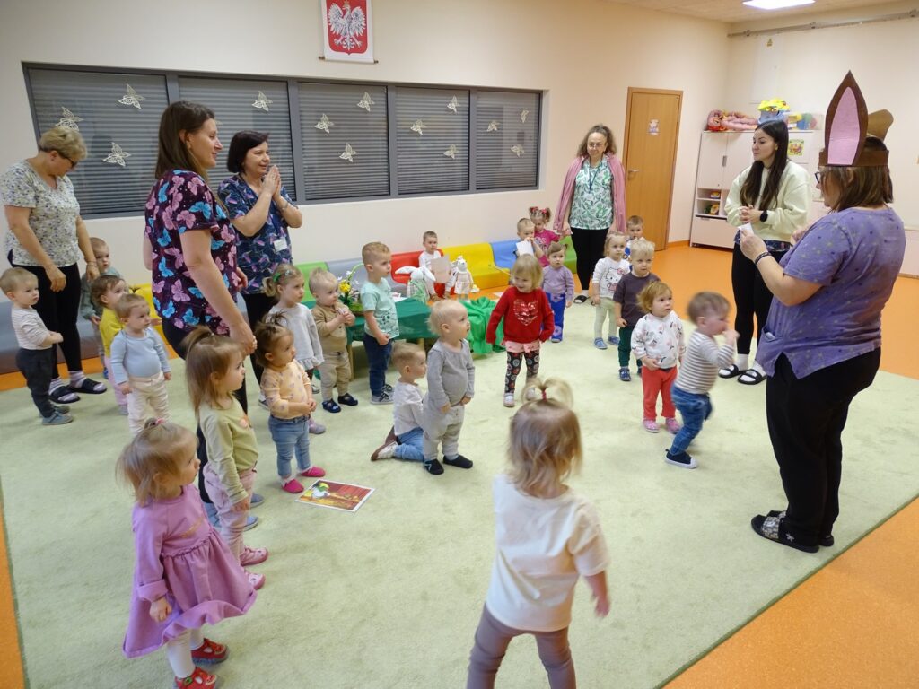 Wspólny wielkanocny taniec