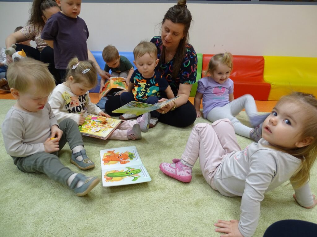 Wspólne oglądanie książeczek