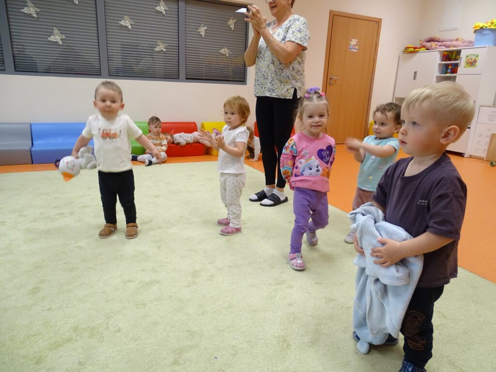 Dzieci na rytmice