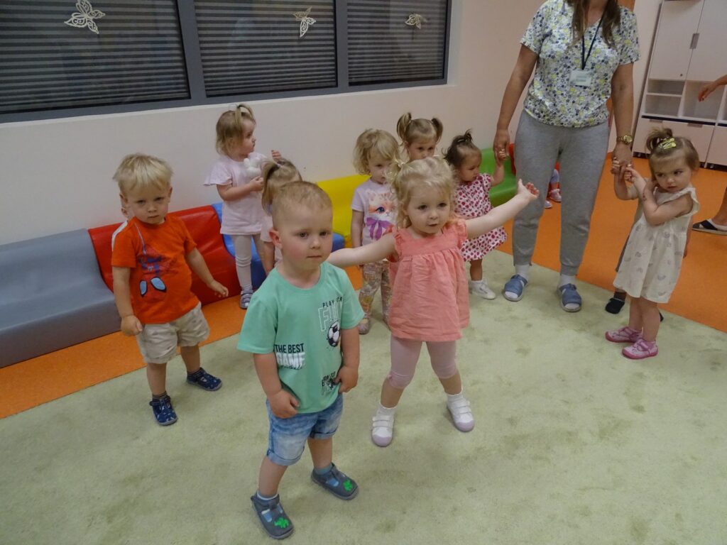 Dzieci na rytmice