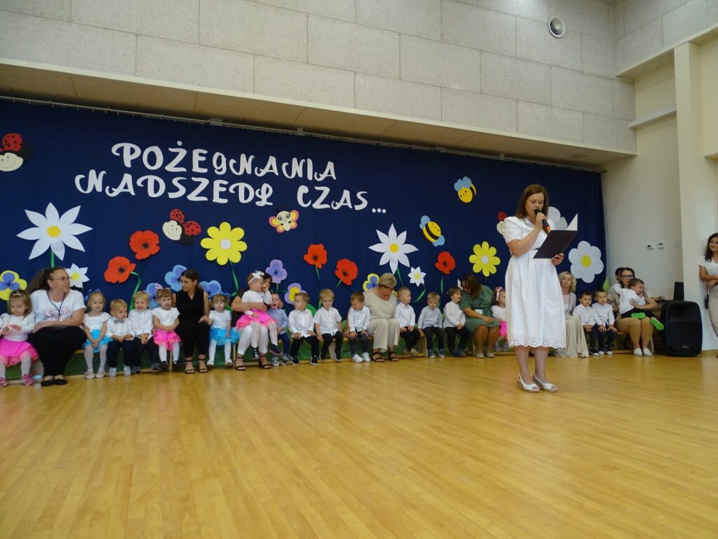 Pani Dyrektor rozpoczyna zakończenie