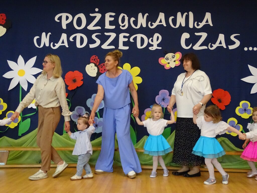 Wspólny taniec w kole
