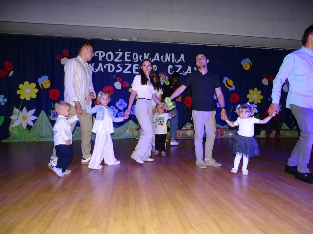 Wspólne tańce na dyskotece