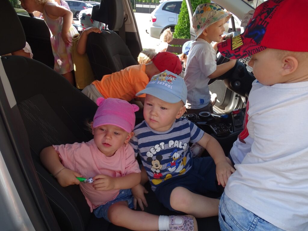 Dzieci w aucie